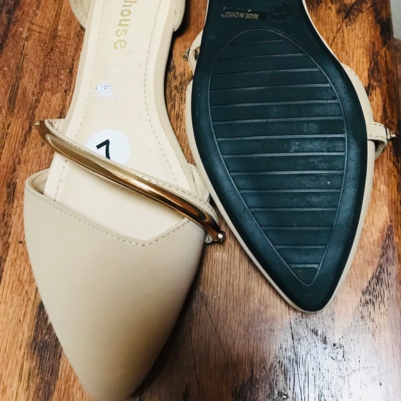 NWT Low-heel Pointed-toe Slip-on Nude Shoe. Size 7 - Picture 2 of 3